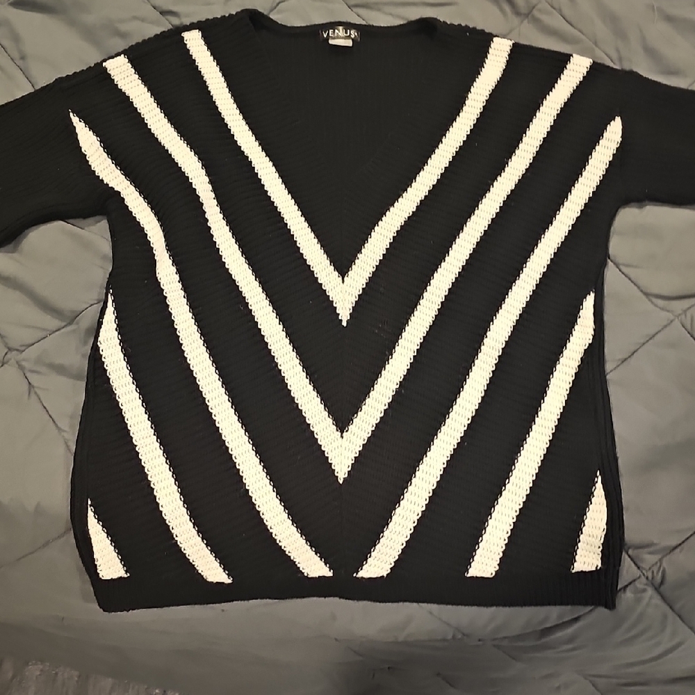 VENUS Black and White Sweater